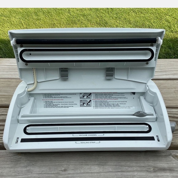 Food Saver Advanced Design Food Sealer Vacuum Sealer V2440 Original Box - Picture 10 of 11